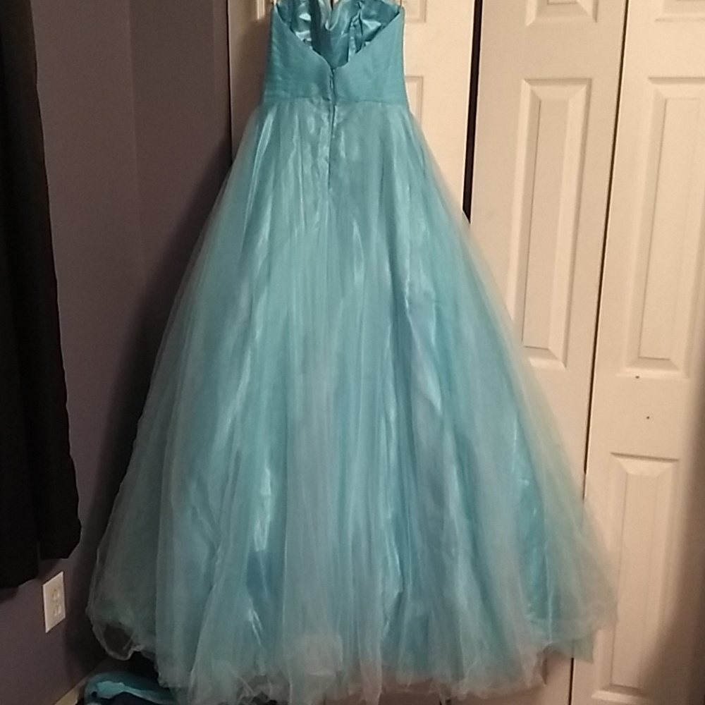 Dress - Picture 5 of 7